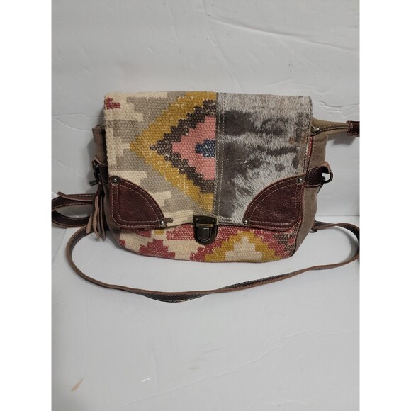Myra Bag Women's Tracery Design Upcycled Canvas/Cowhide Messenger Crossbody Bag - Picture 3 of 11